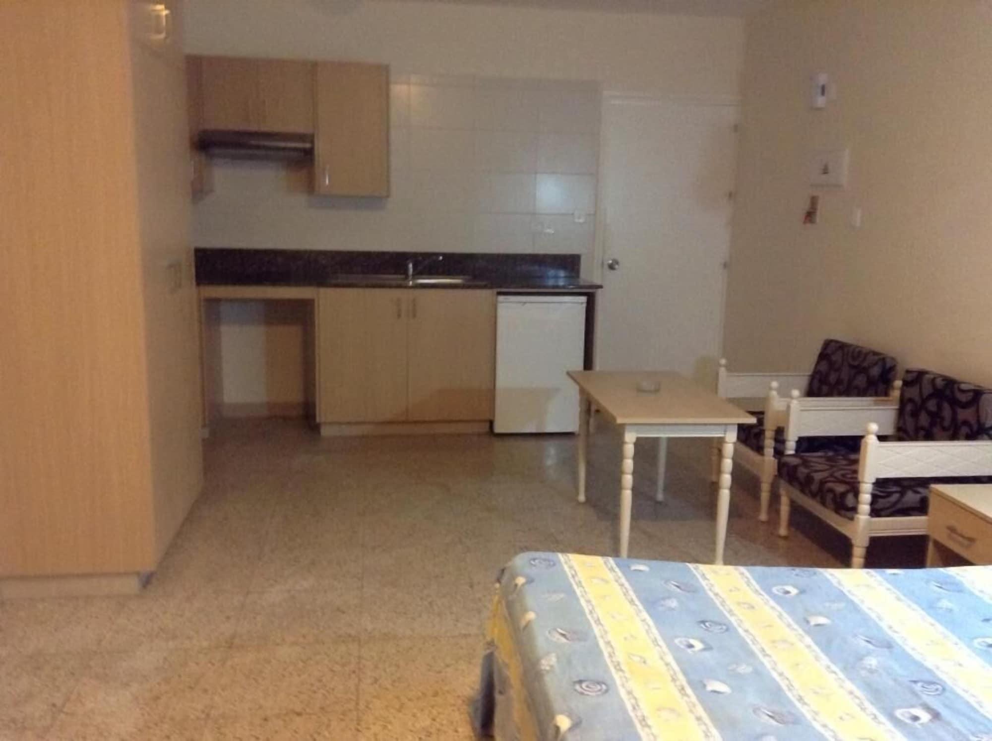 Christabelle Hotel Apartments アヤナパ エクステリア 写真