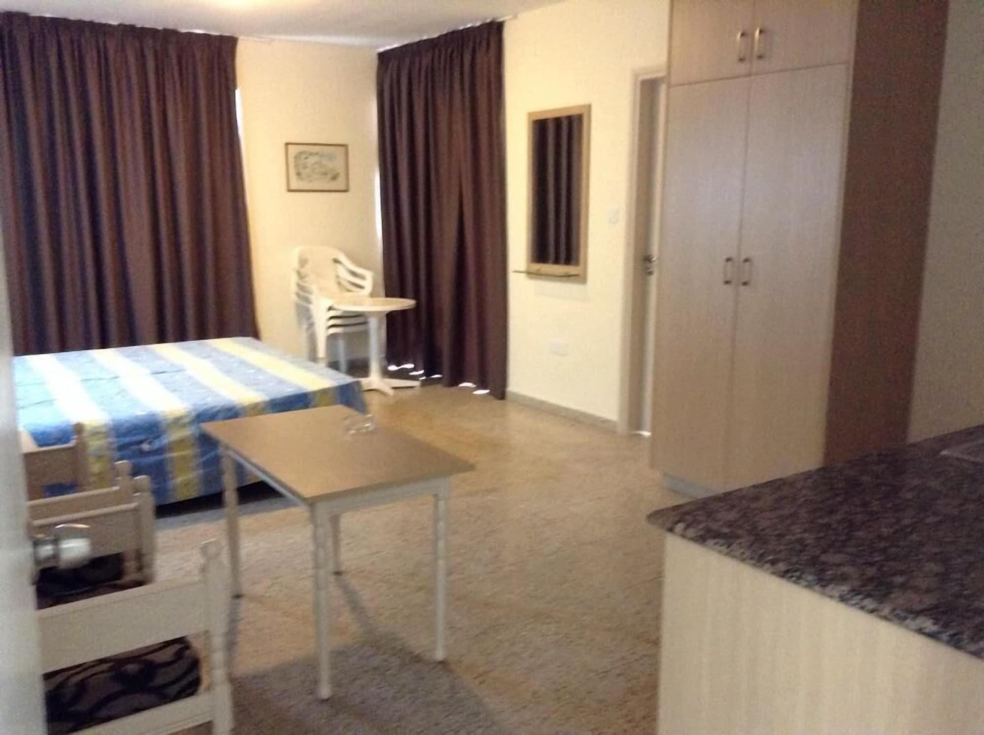 Christabelle Hotel Apartments アヤナパ エクステリア 写真