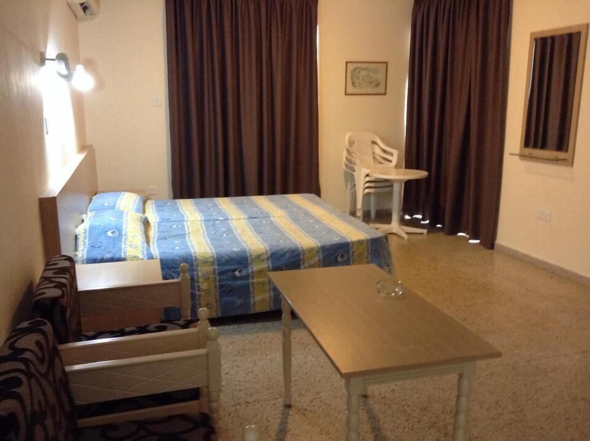 Christabelle Hotel Apartments アヤナパ エクステリア 写真