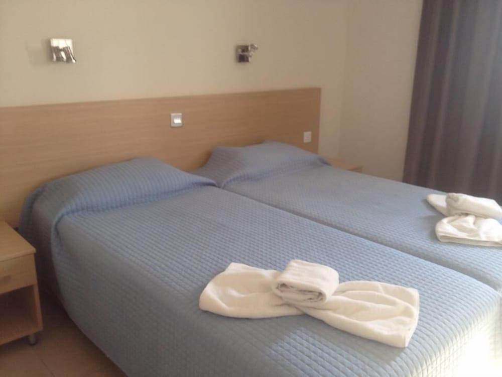 Christabelle Hotel Apartments アヤナパ エクステリア 写真