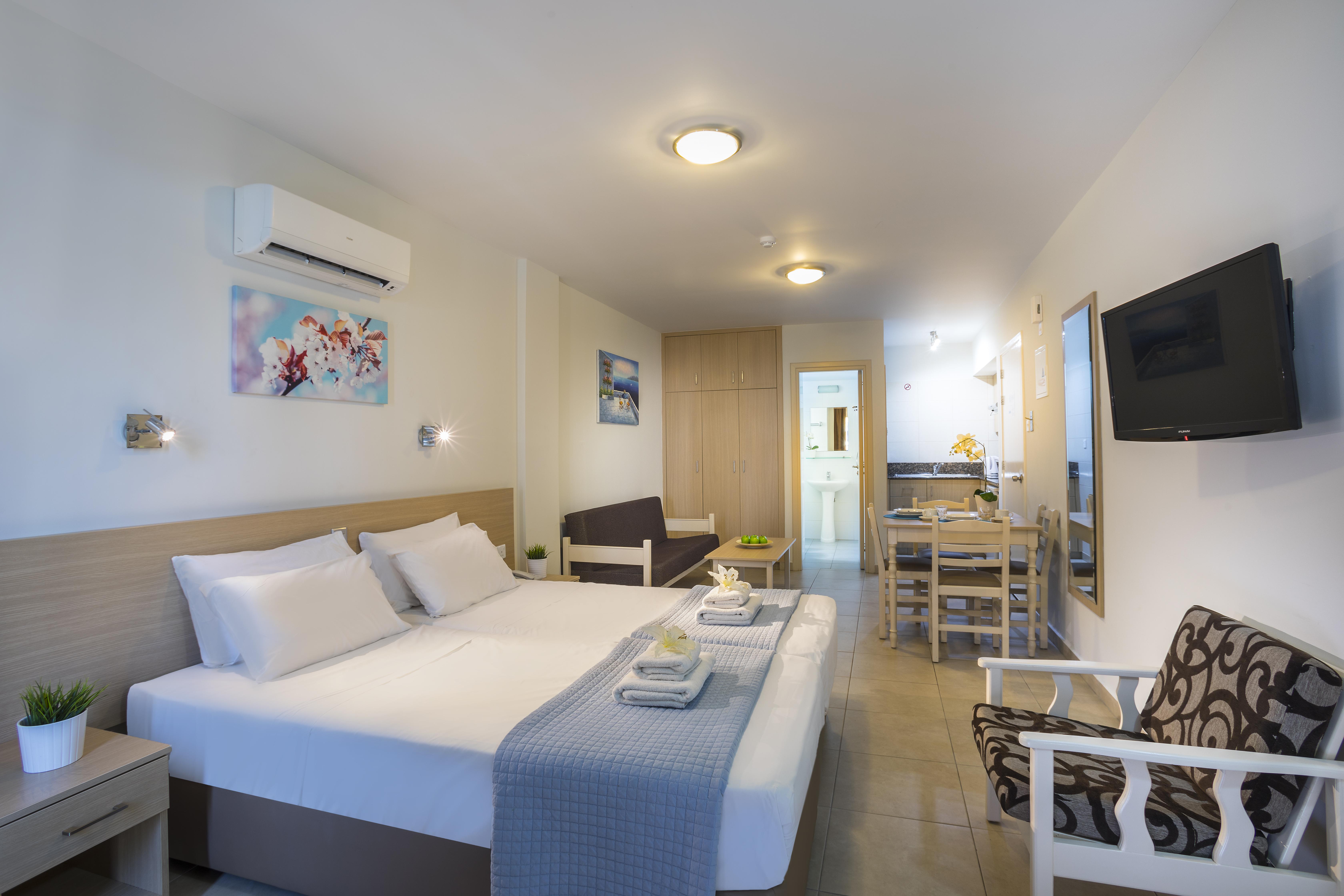 Christabelle Hotel Apartments アヤナパ エクステリア 写真