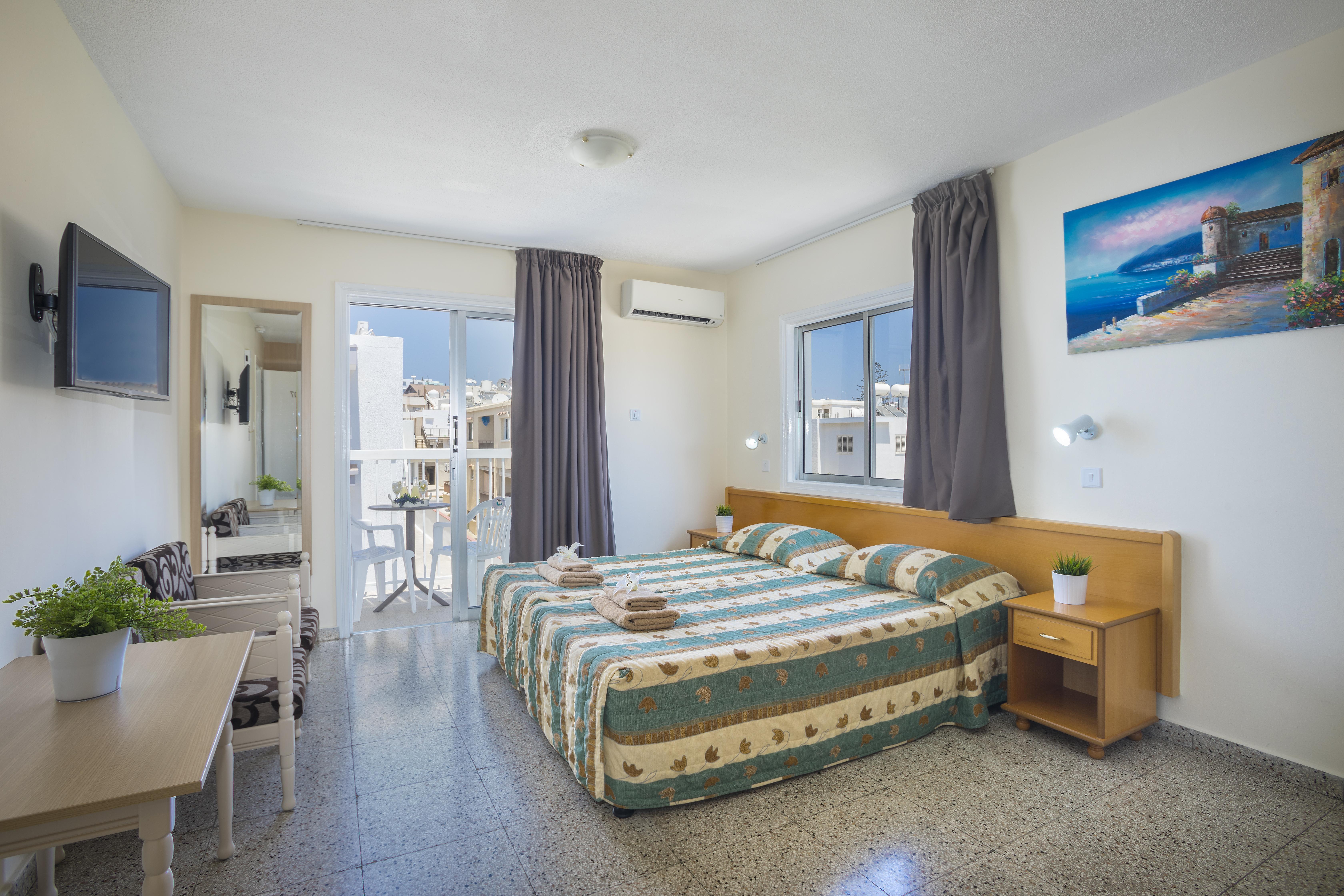 Christabelle Hotel Apartments アヤナパ エクステリア 写真