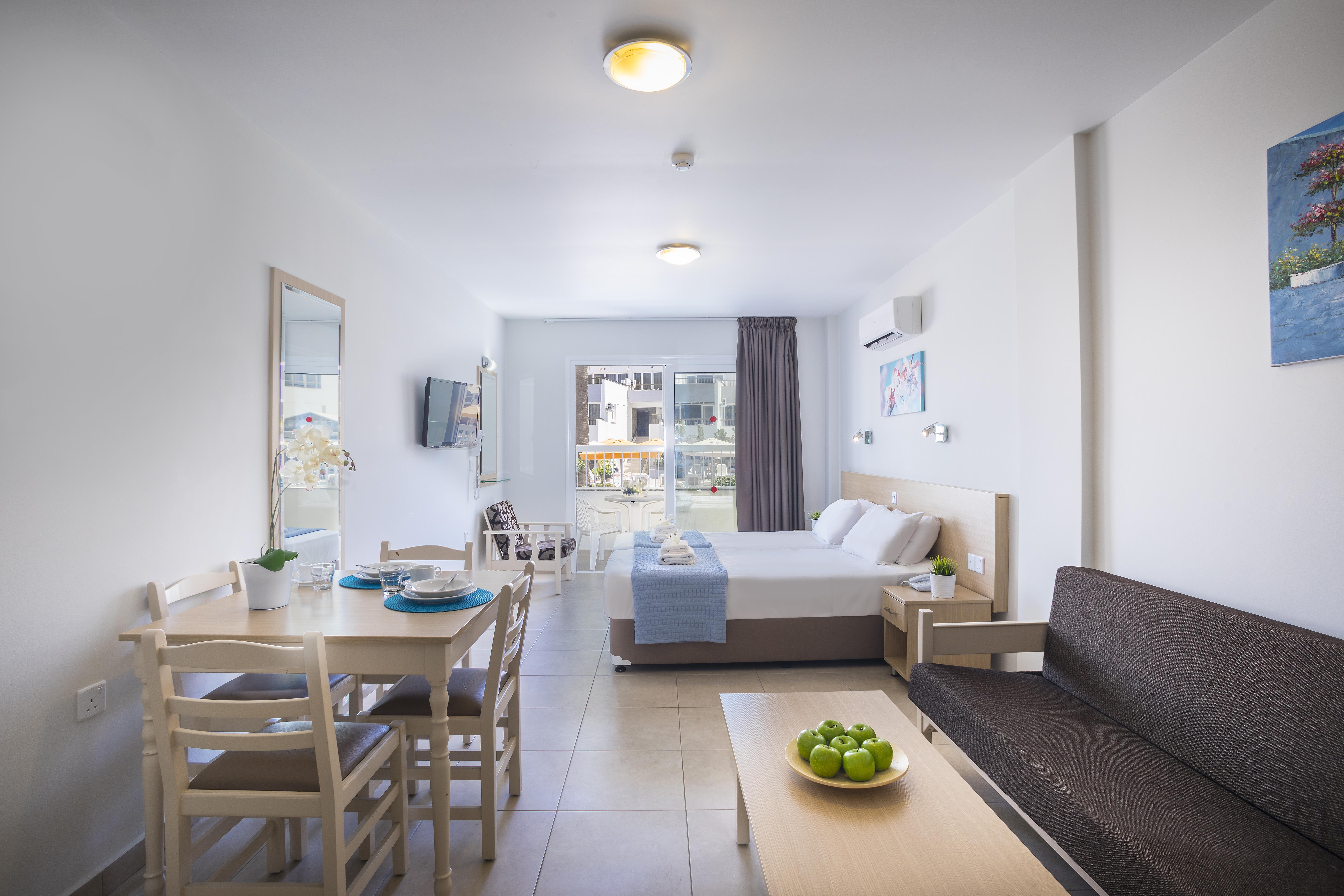 Christabelle Hotel Apartments アヤナパ エクステリア 写真