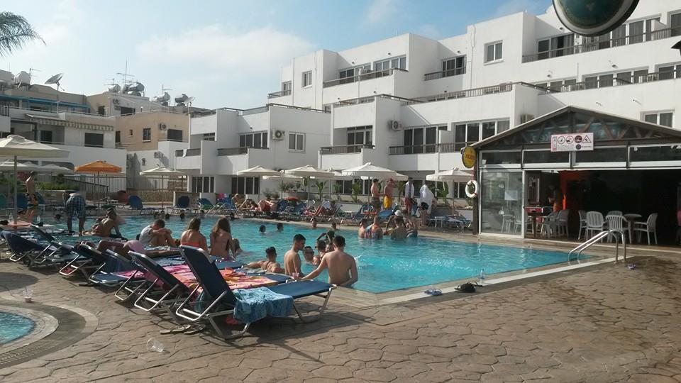 Christabelle Hotel Apartments アヤナパ エクステリア 写真
