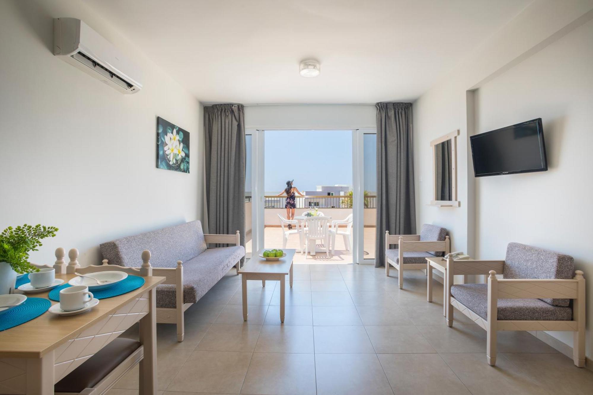 Christabelle Hotel Apartments アヤナパ エクステリア 写真