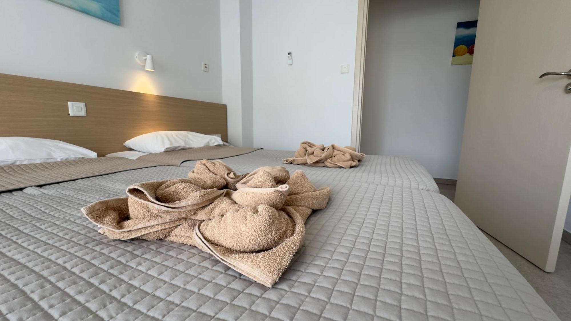 Christabelle Hotel Apartments アヤナパ エクステリア 写真