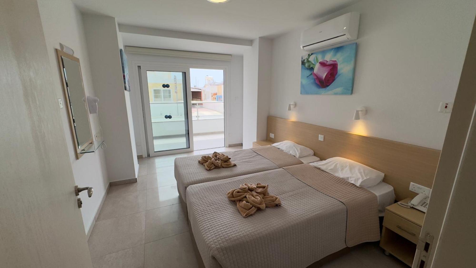 Christabelle Hotel Apartments アヤナパ エクステリア 写真