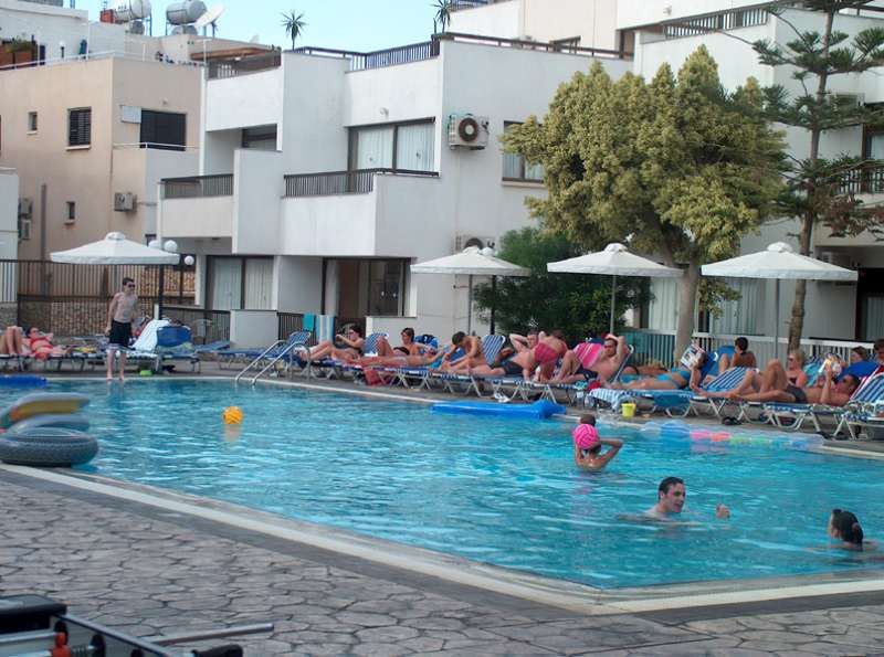 Christabelle Hotel Apartments アヤナパ エクステリア 写真