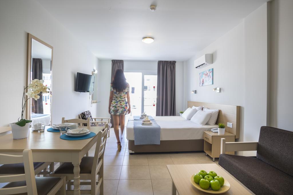 Christabelle Hotel Apartments アヤナパ エクステリア 写真