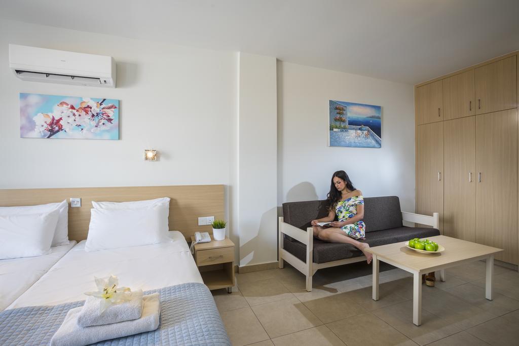 Christabelle Hotel Apartments アヤナパ エクステリア 写真